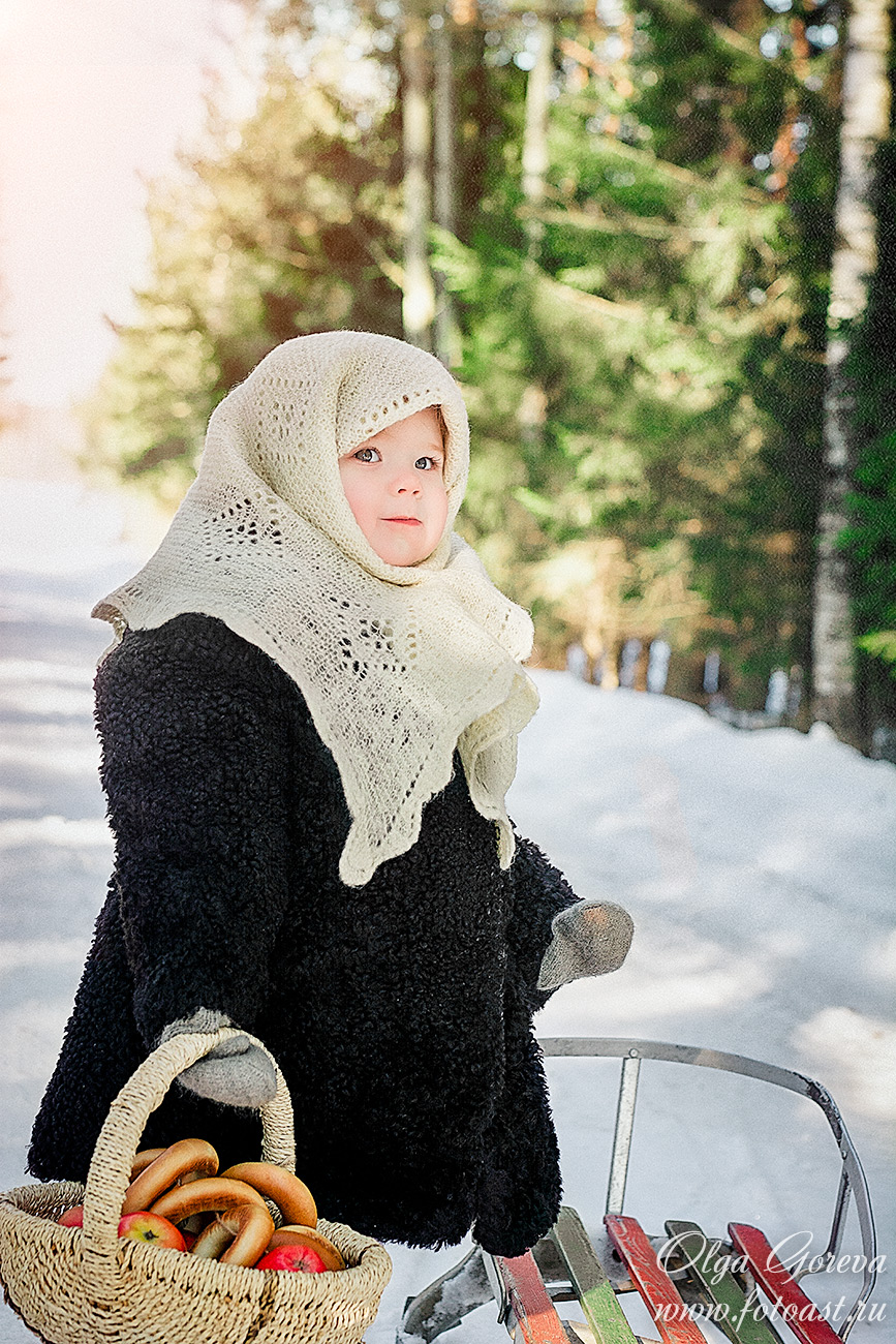 Творческая детская фотосессия зимой в деревне в Кирове