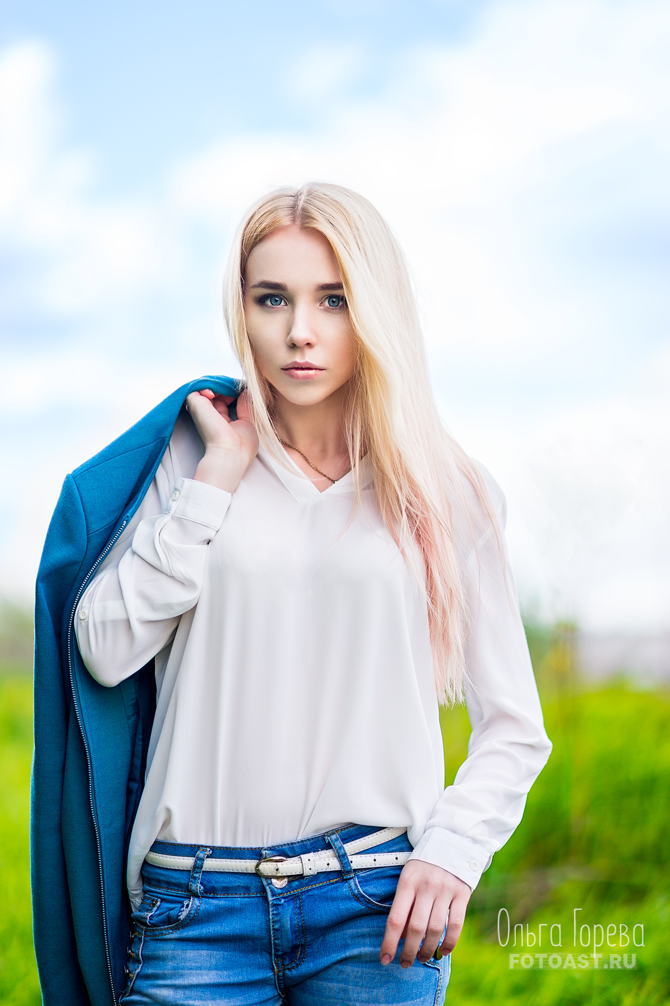 Фотосессия в цветущей черемухе в Кирове