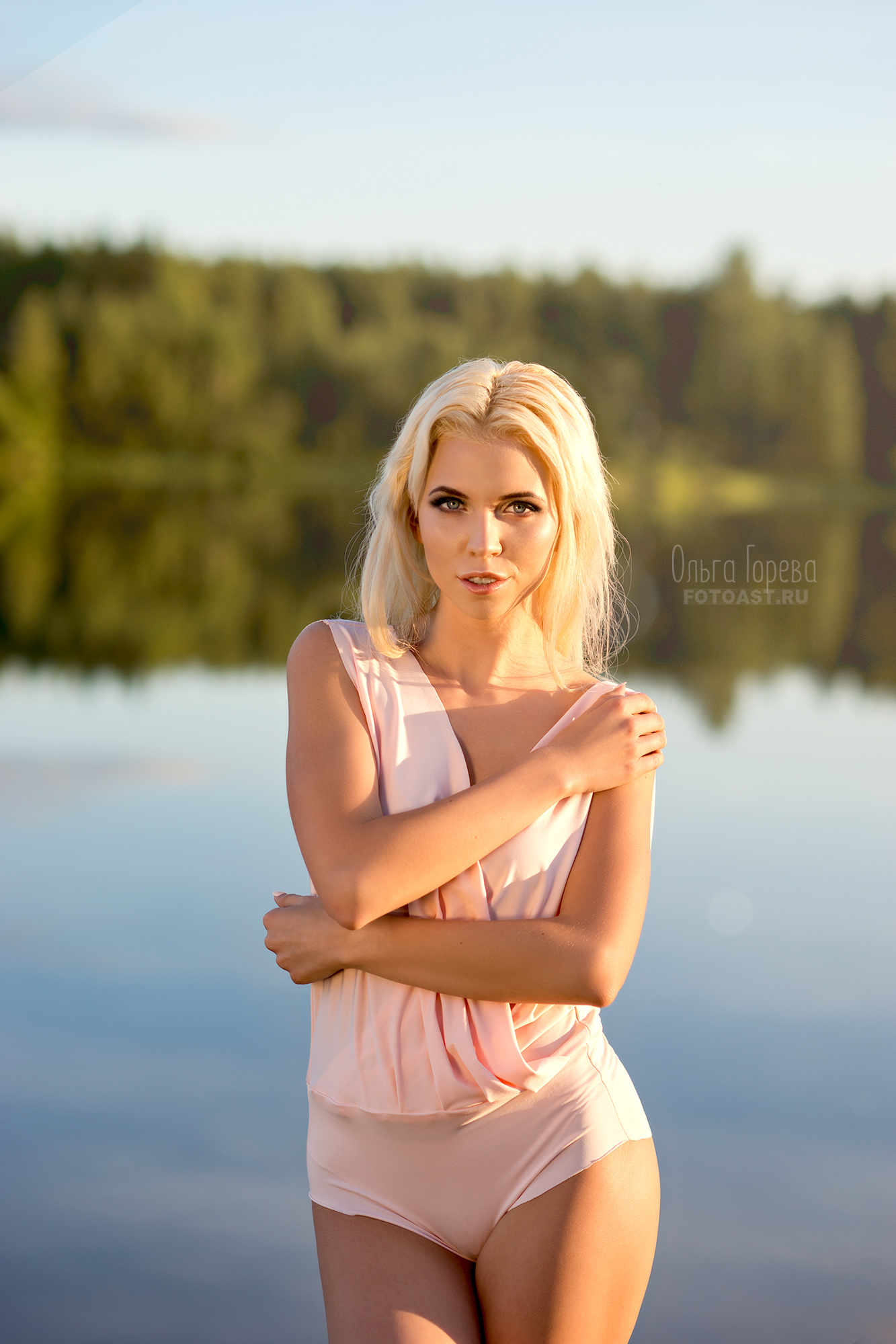 Фотосессия девушки на пляже летом в Кирове