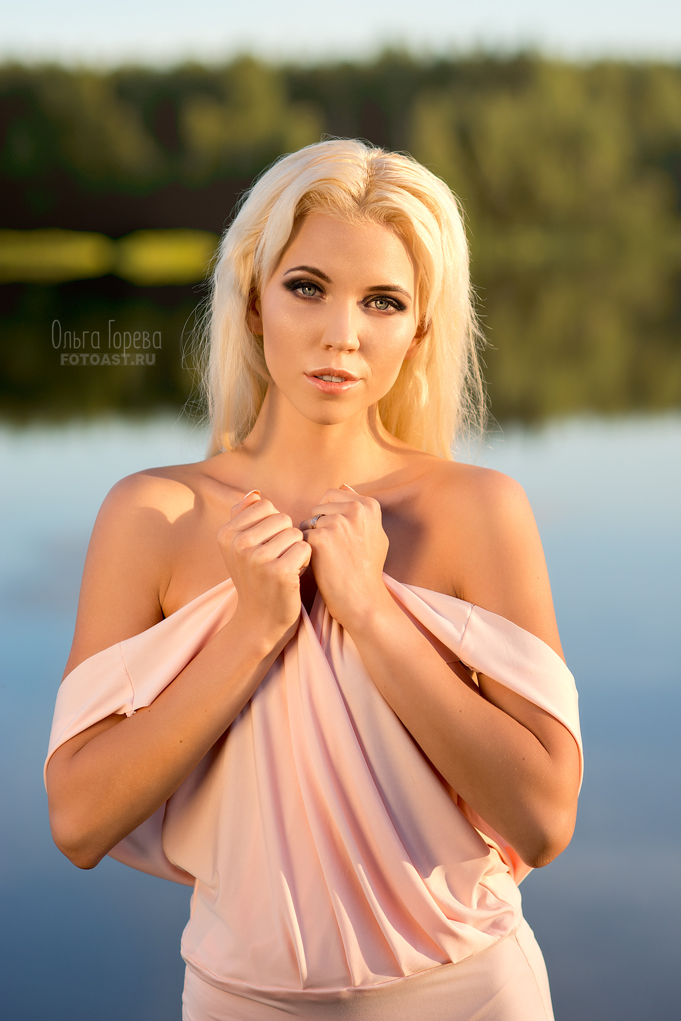 Фотосессия девушки на пляже летом в Кирове