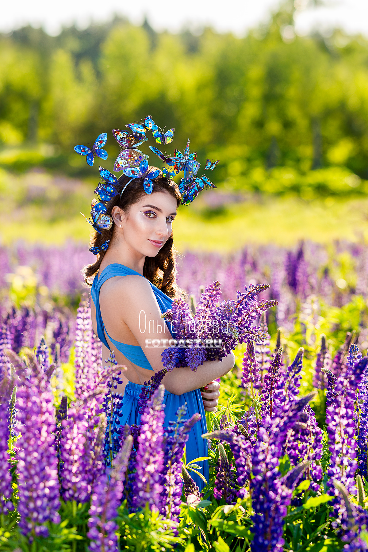 Новая фотосессия в люпинах с бабочками в Кирове