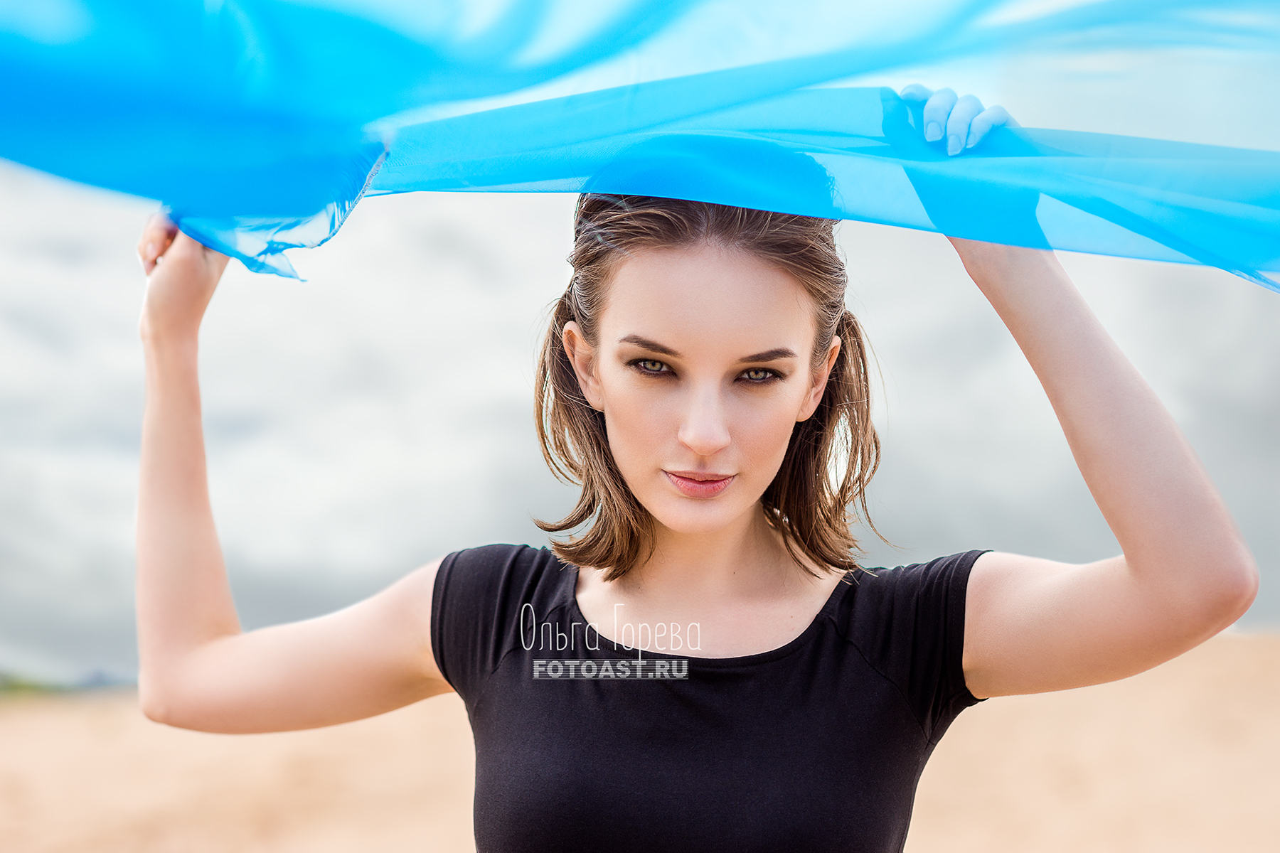 Фотосессия девушки в песках в Кирове