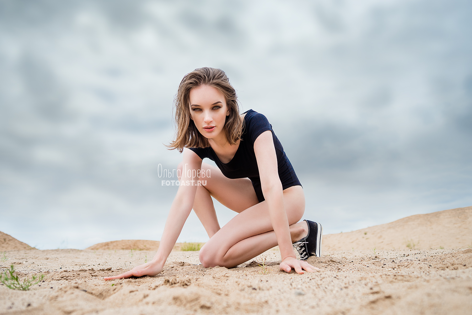 Фотосессия девушки в песках в Кирове
