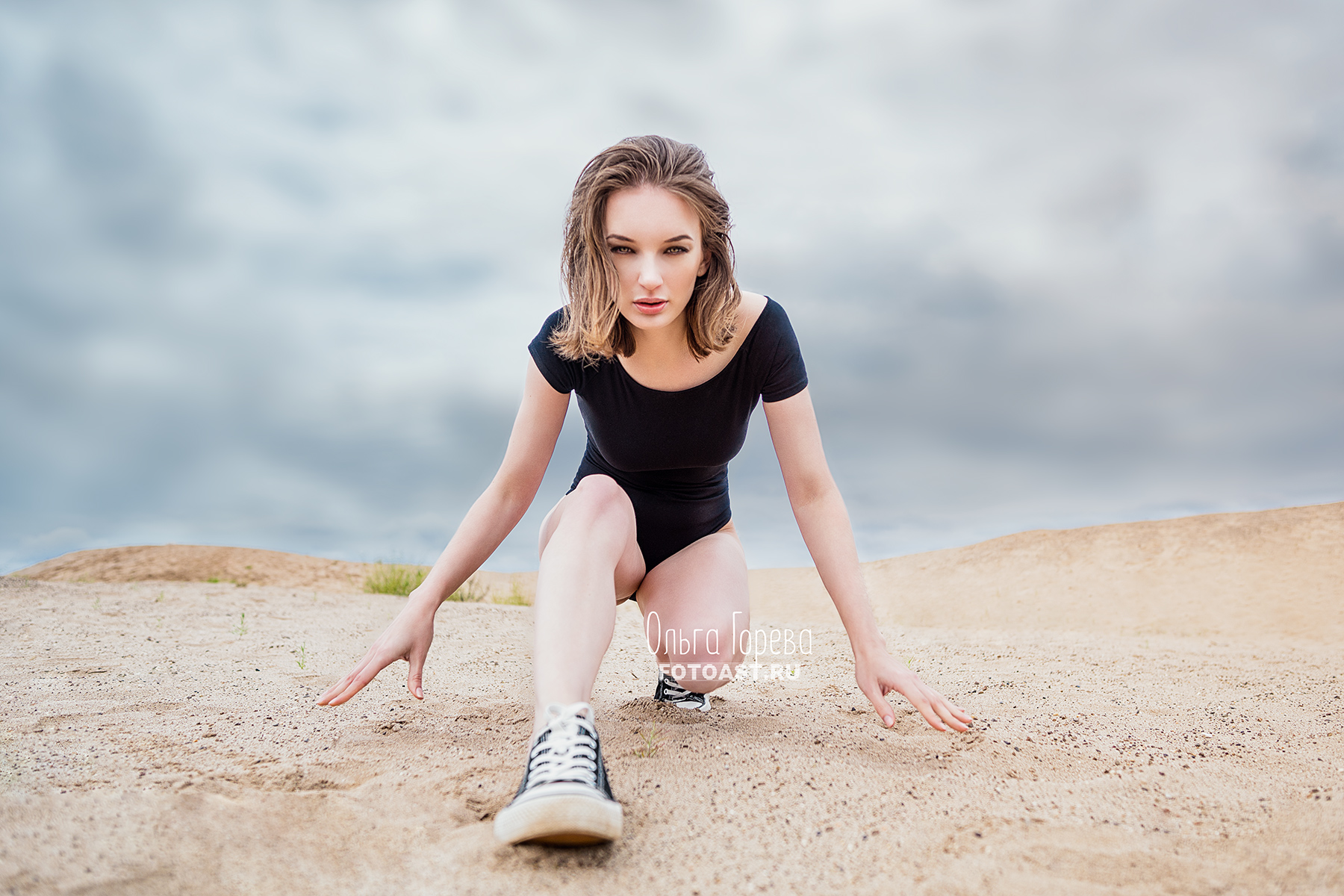 Фотосессия девушки в песках в Кирове