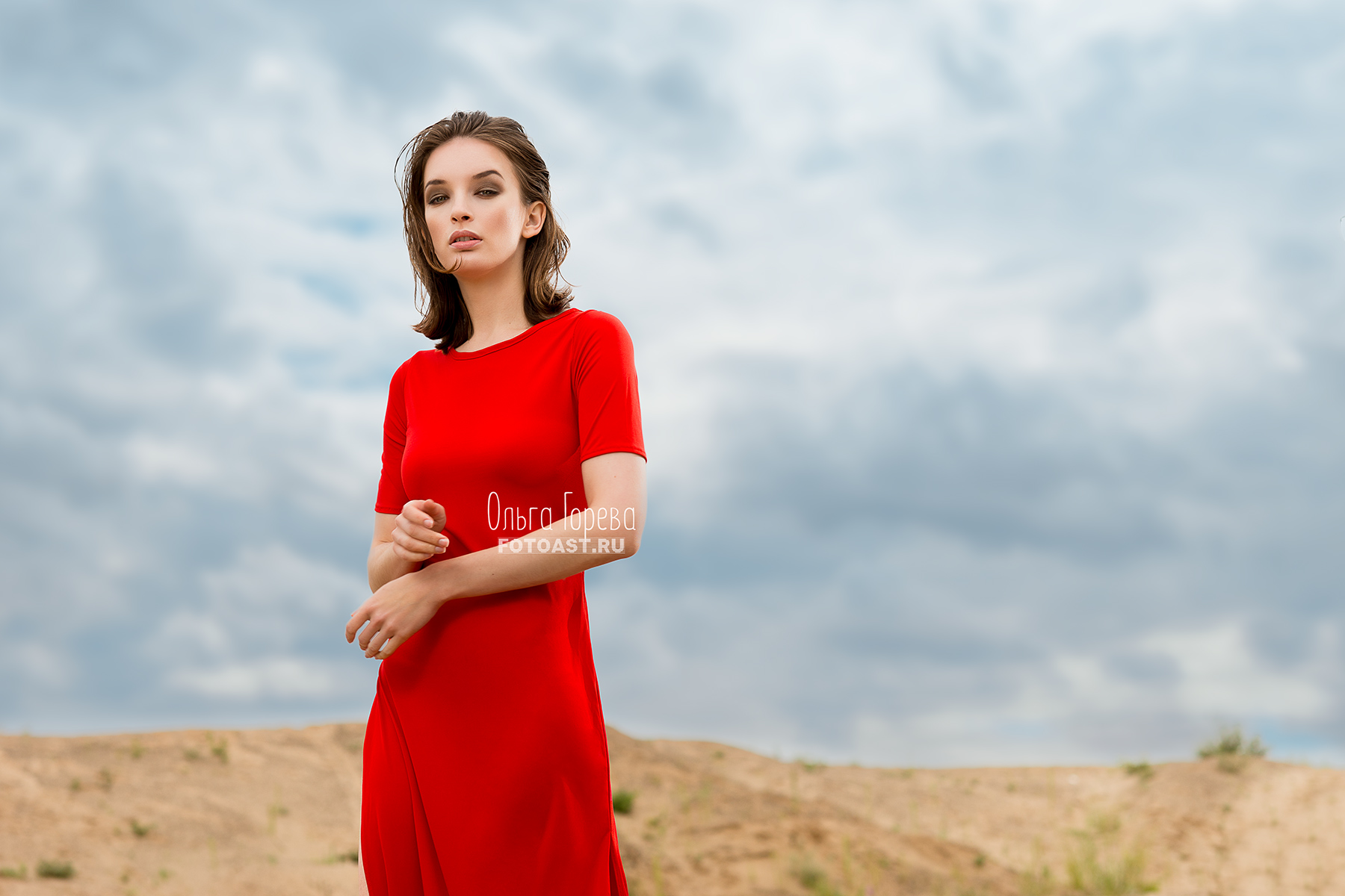 Фотосессия девушки в песках в Кирове
