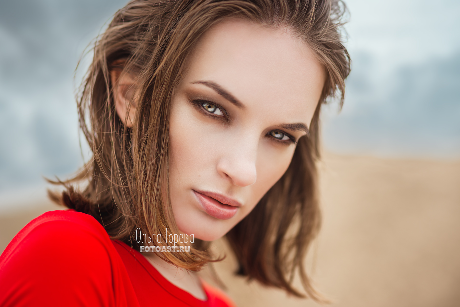 Фотосессия девушки в песках в Кирове