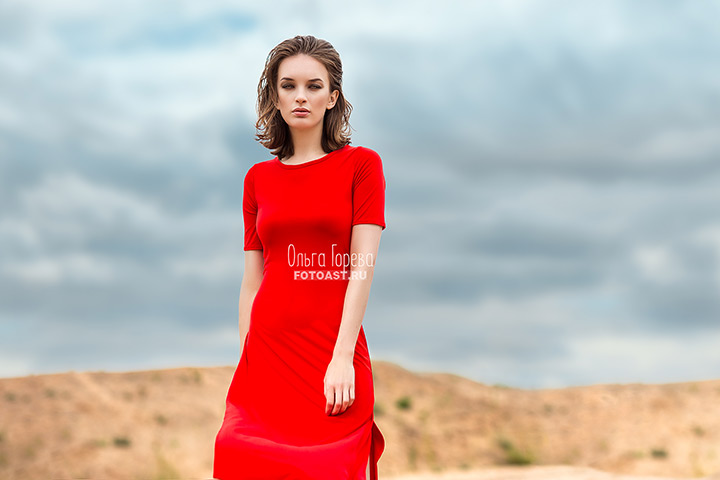 Фотосессия девушки в песках