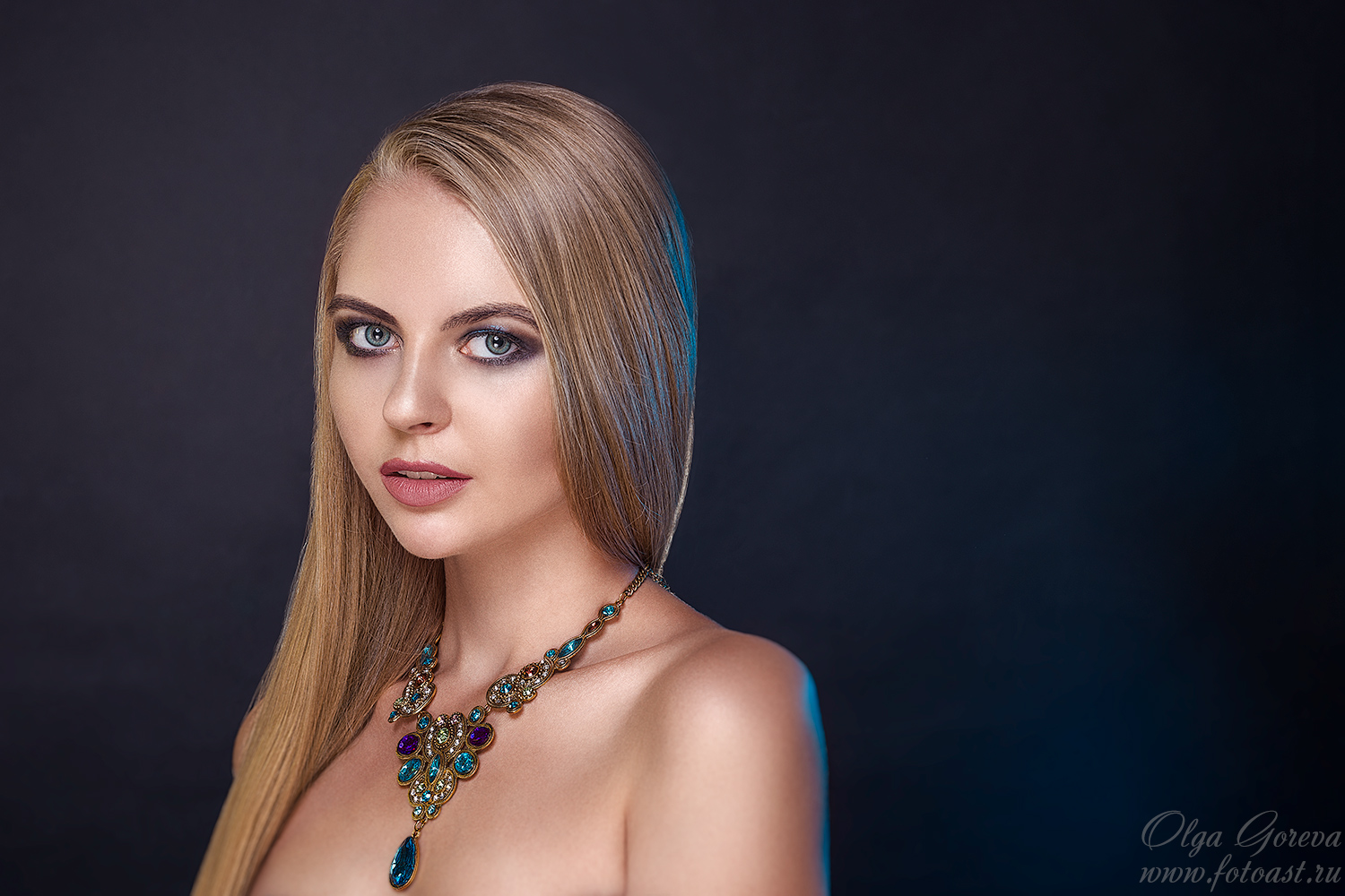 Фотосессия в студии с украшениями