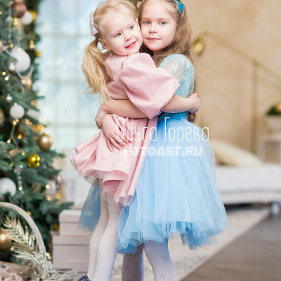 Новогодняя фотосессия в Кирове: дружные сестренки 9