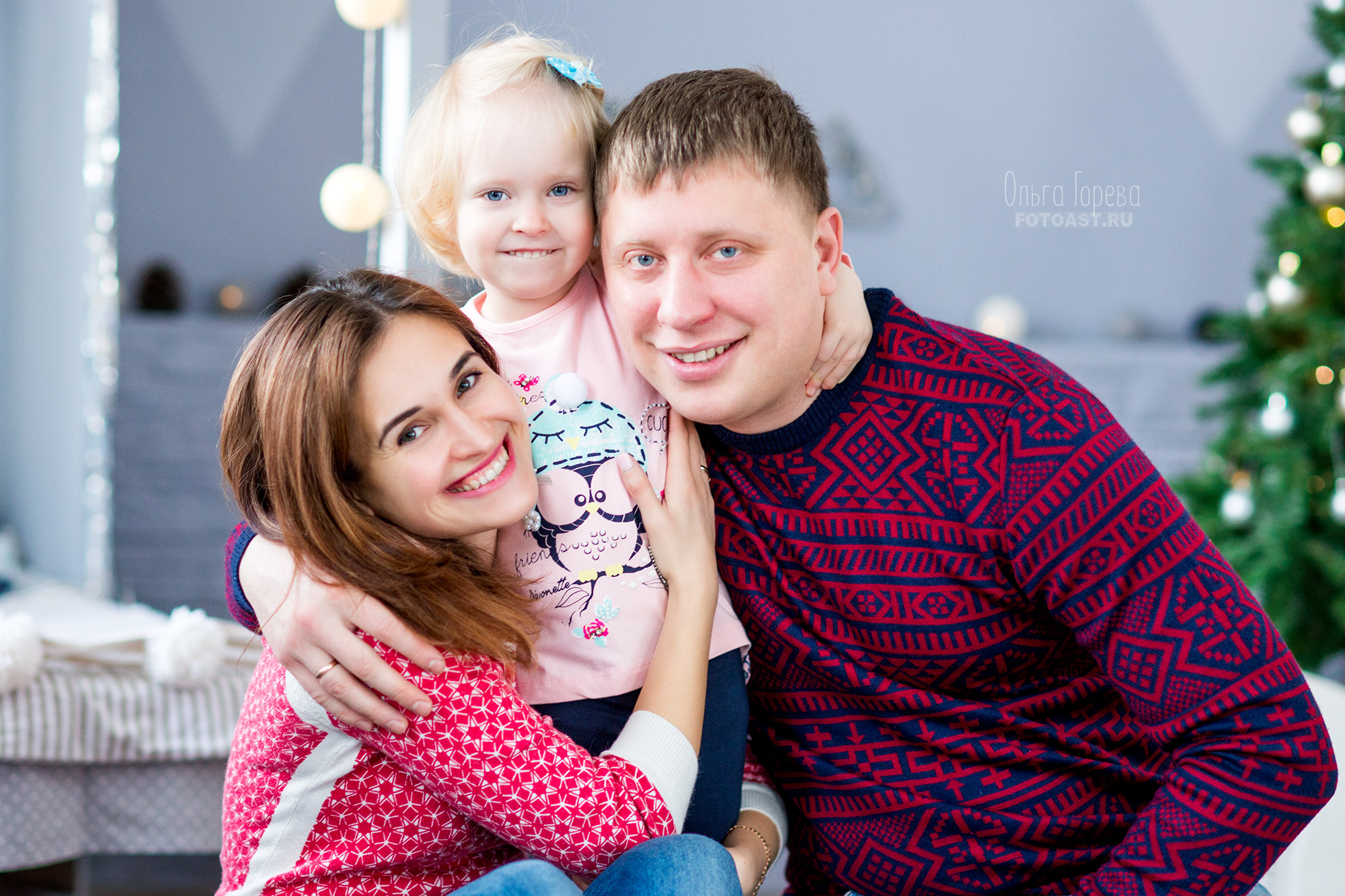 Новогодняя семейная фотосессия в фотостудии в Кирове