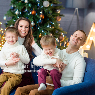 Новогодняя семейная фотосессия: когда мальчишки в доме!