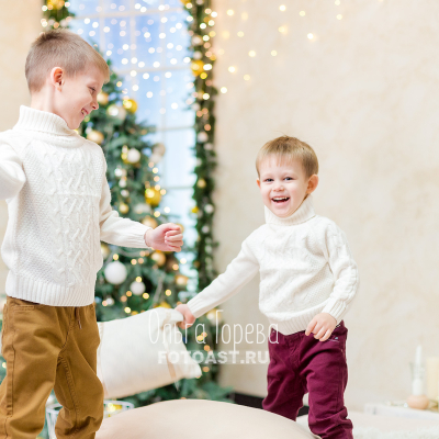 Новогодняя семейная фотосессия: когда мальчишки в доме! - фото 7